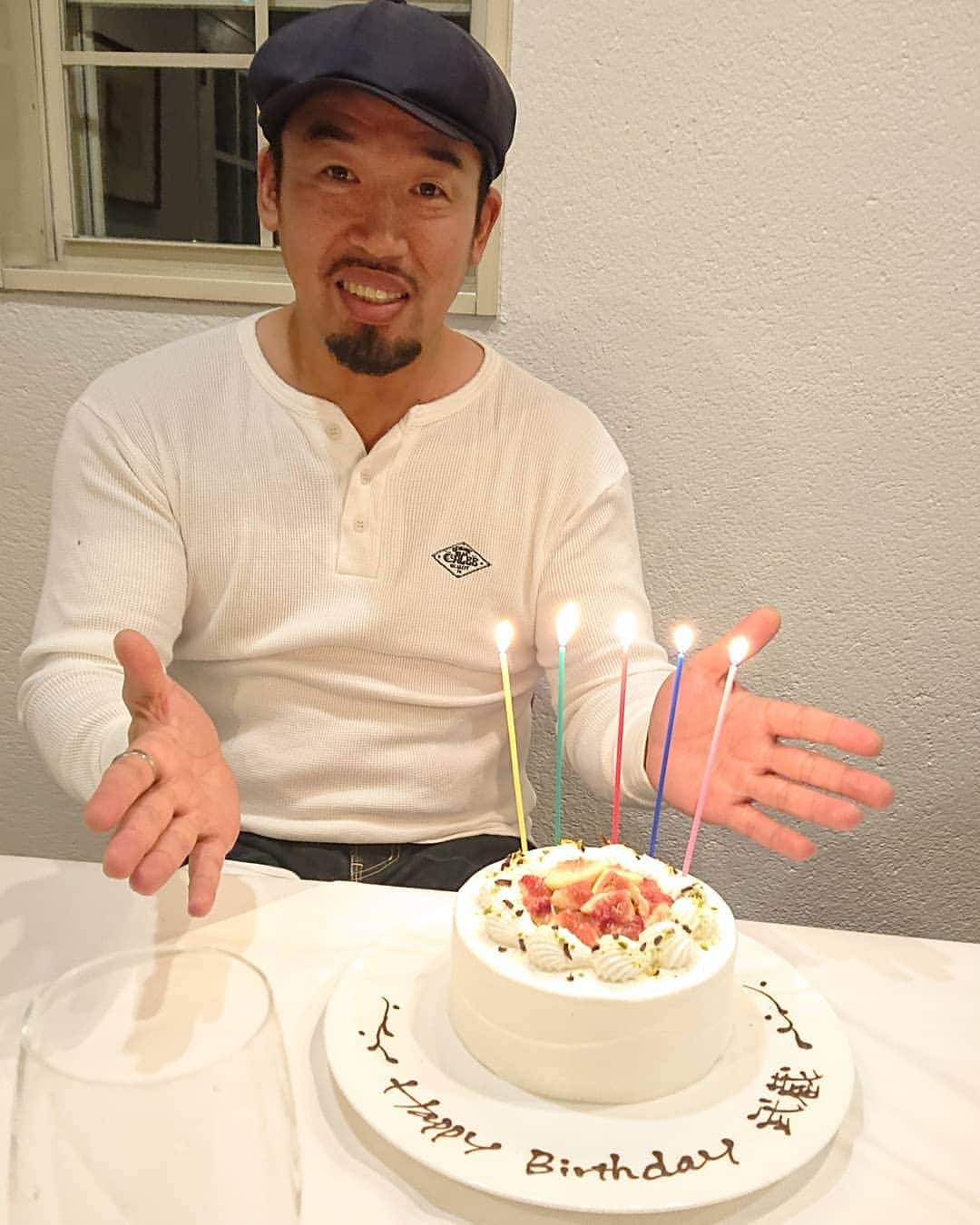 武蔵のインスタグラム：「サプライズ誕生日ケーキ、嬉しかった。  ありがとうございました！  #武蔵 #感謝  #thankyou」