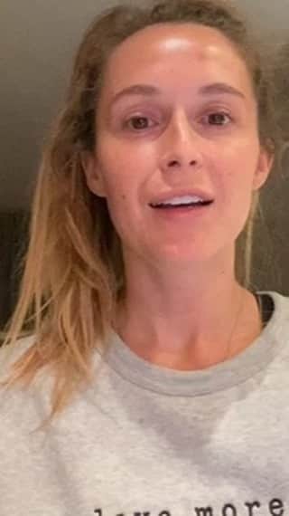 アレクサ・ヴェガのインスタグラム：「I wanted to share my journey through recovery and answer the questions you all sent in. I hope this can bring you healing and restoration. Know there is hope and you can overcome these obstacles. (I did some timeline research I said I was 16 in the video but I was actually 15!)」