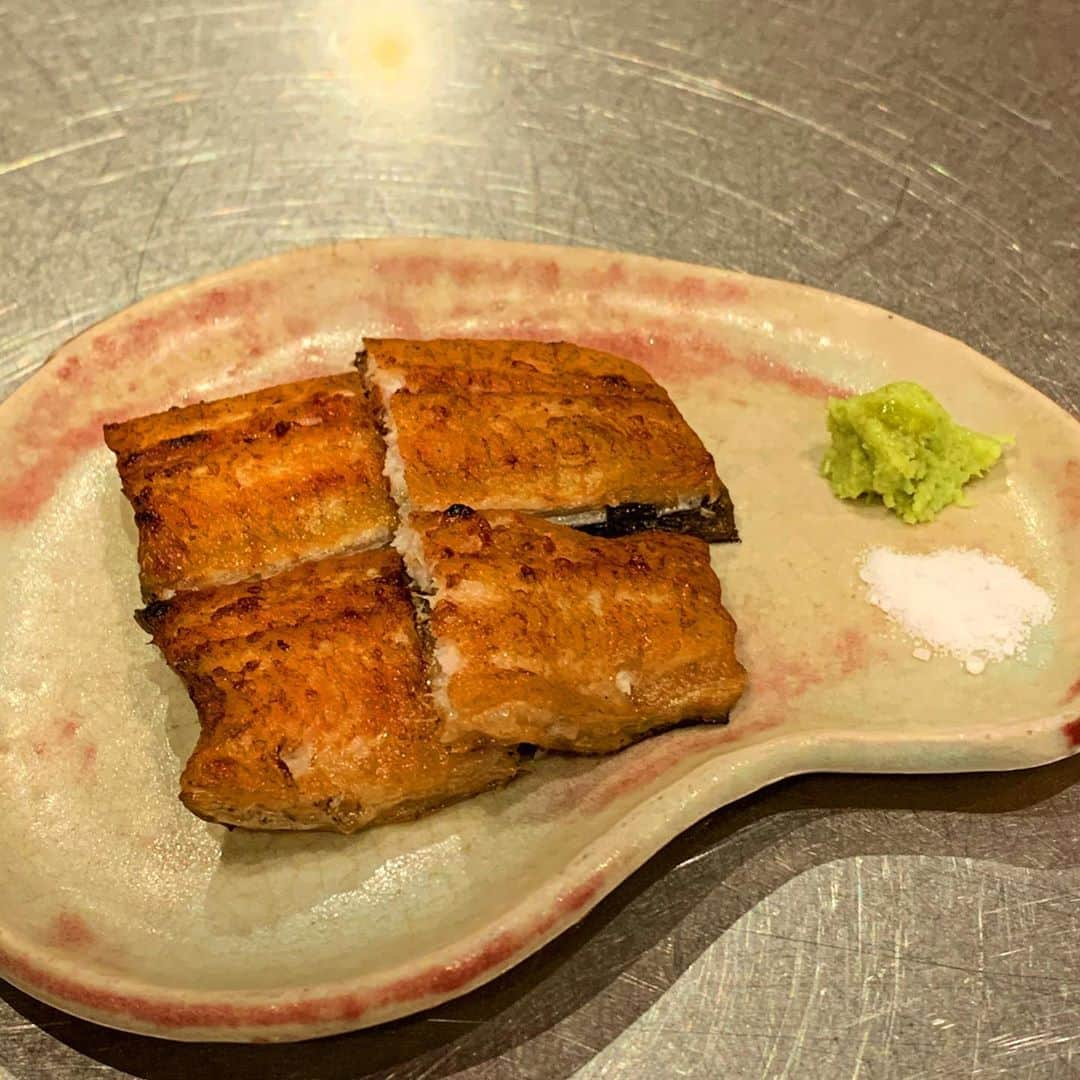 池袋寅箱さんのインスタグラム写真 - (池袋寅箱Instagram)「真鯛と平茸の昆布〆 鰆の藁焼き刺し . 日本酒と一緒にどぅーぞ！ . ジビエ、鰻も是非！ . 本日15時オープンですのでお待ちしてまーす！ . #池袋寅箱 #真鯛 #平茸 #昆布〆 #鰆 #藁焼き #ジビエ #鹿 #猪 #兎 #鰻 #天然鰻 #食べ比べ #蒲焼き #白焼き #鰻重 #池袋グルメ #池袋ディナー #池袋西口 #居酒屋 #美味しい」10月25日 15時14分 - ikebukurotorabako