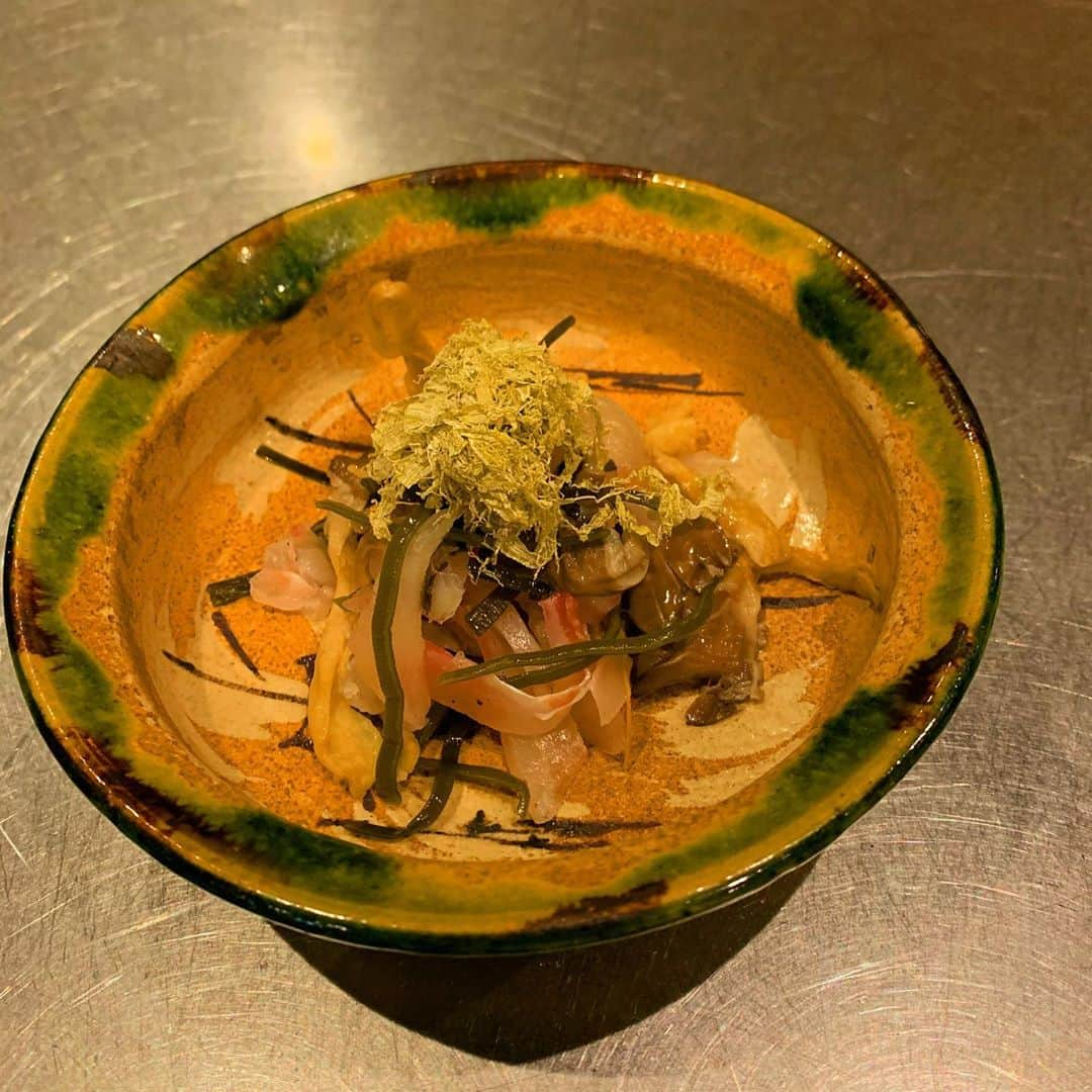 池袋寅箱さんのインスタグラム写真 - (池袋寅箱Instagram)「真鯛と平茸の昆布〆 鰆の藁焼き刺し . 日本酒と一緒にどぅーぞ！ . ジビエ、鰻も是非！ . 本日15時オープンですのでお待ちしてまーす！ . #池袋寅箱 #真鯛 #平茸 #昆布〆 #鰆 #藁焼き #ジビエ #鹿 #猪 #兎 #鰻 #天然鰻 #食べ比べ #蒲焼き #白焼き #鰻重 #池袋グルメ #池袋ディナー #池袋西口 #居酒屋 #美味しい」10月25日 15時14分 - ikebukurotorabako