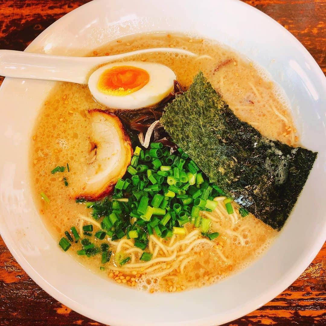 美沙玲奈のインスタグラム：「🍜 濃・厚・豚・骨‥💗  #らーめん #ラーメン #豚骨 #🍜」