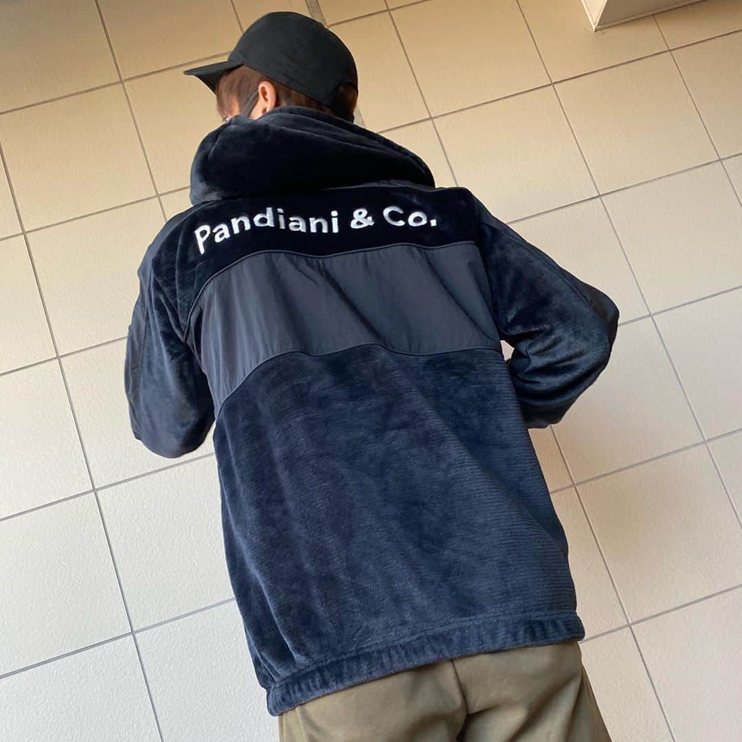 のインスタグラム：「. @soccerjunky_official @claudiopandiani  @claudiopandiani_onlineshop   秋冬、新作のアウターが届きました。 今シーズンのアウターもかっこよく着心地も最高です。 肌寒い日が続きますが、新商品をチェックしてみてください！ みなさん風邪など気をつけてください🤧  #サッカージャンキー #秋冬コーデ #新作 #claudiopandiani #soccerjunky #アウター」