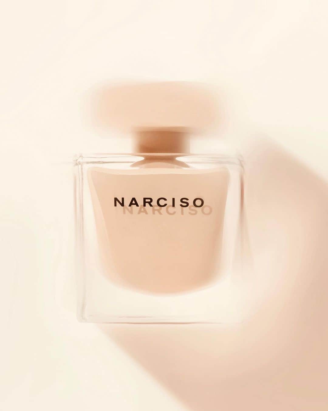 ナルシソロドリゲスさんのインスタグラム写真 - (ナルシソロドリゲスInstagram)「NARCISO eau de parfum poudrée... Which NARCISO are you? #NARCISO #narcisopoudree #poudree #narcisorodriguezparfums #parfum #fragrance」10月25日 20時49分 - narciso_rodriguez