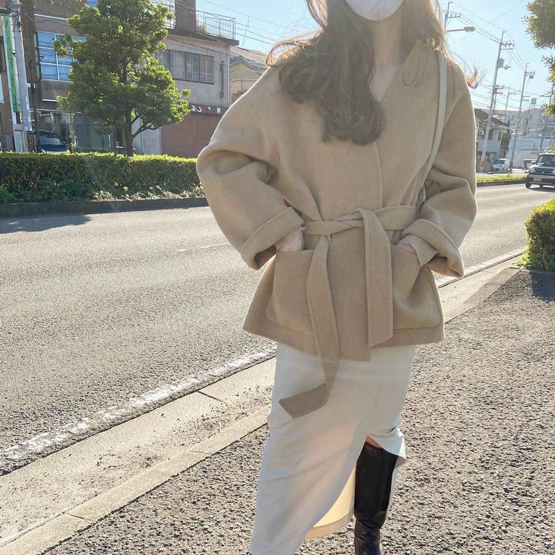i am aiのインスタグラム：「🌞✨🌱 ㅤㅤㅤㅤㅤㅤㅤㅤㅤㅤㅤㅤㅤ 光の輪っかがきれい〜 ㅤㅤㅤㅤㅤㅤㅤㅤㅤㅤㅤㅤㅤ #Hラインとハーフコートめちゃ合うという気づき #そしてやっぱりロングブーツがすっき #ponのブーツ本当にきれいなんです 👢」