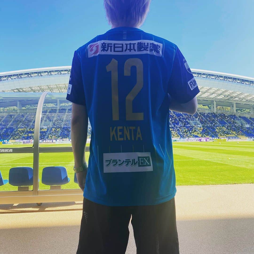 松隈ケンタのインスタグラム：「アビスパ！  ユニフォーム作って頂きました！！！ メチャ嬉しい！」