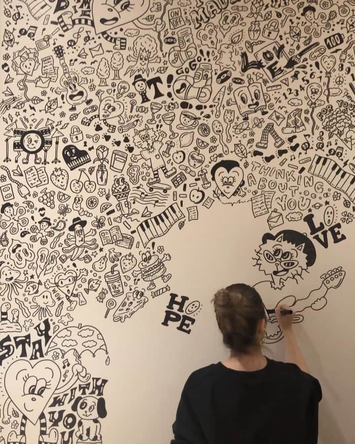 chocomooのインスタグラム：「TERUさん @glay__teru のHAKODATE STUDIOにて✨🖋  人生初の函館、TERUさんのおかげで最高最幸な時間を過ごさせて頂きました✨ 心からありがとうございました✨⛰✨  #TERU さん #GLAY #函館 #HAKODATEstudio #Chocomoo」