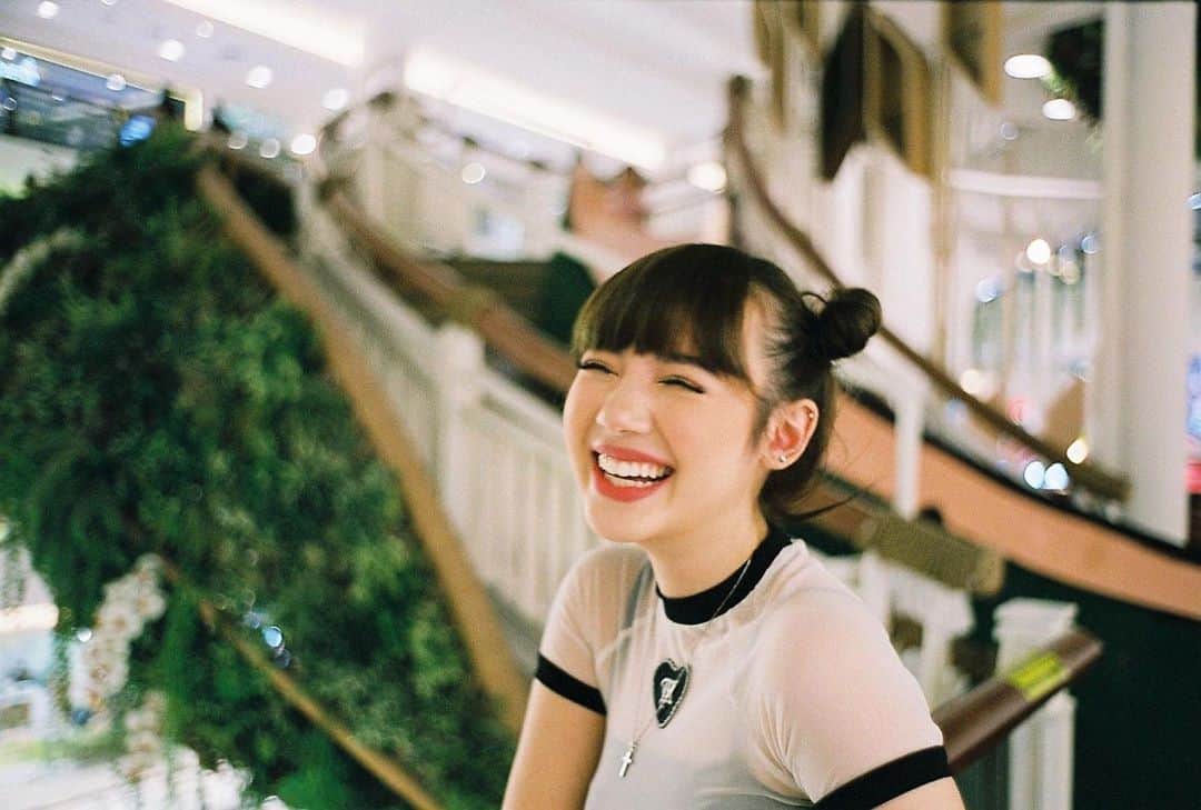 ヤンニーン・ワイゲルのインスタグラム：「🖤🦋」