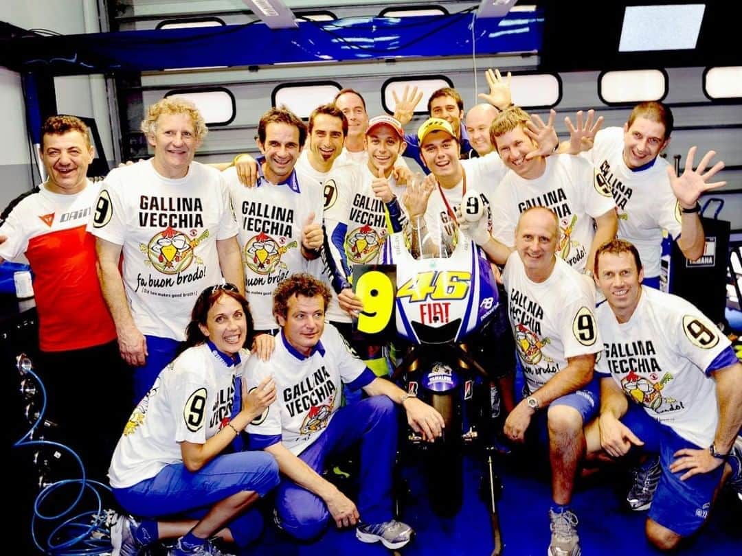 MotoGPさんのインスタグラム写真 - (MotoGPInstagram)「#OnThisDay at the 2009 #MalaysianGP 🇲🇾 @valeyellow46 clinched his 9th World Title 🏆 Who remembers the "Gallina vecchia fa buon brodo" celebration? 🥚 #MotoGP #VR46 #ValentinoRossi」10月25日 16時00分 - motogp