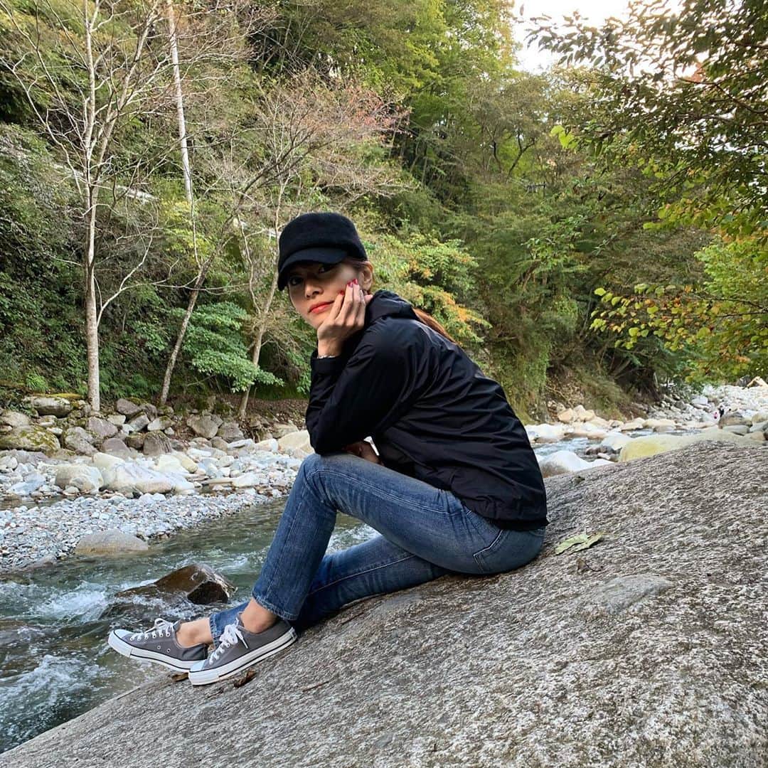 前田真理子さんのインスタグラム写真 - (前田真理子Instagram)「キャンプに行ってきました！たっぷり充電できたので、明日から、またお仕事頑張ります。 …今から大量のお洗濯です🤣  #キャンプ#キャンプ初心者 #キャンプ場 #キャンプごはん #ファミリーキャンプ#秋キャンプ #川#味噌ラーメン」10月25日 16時04分 - mariko_maeda_