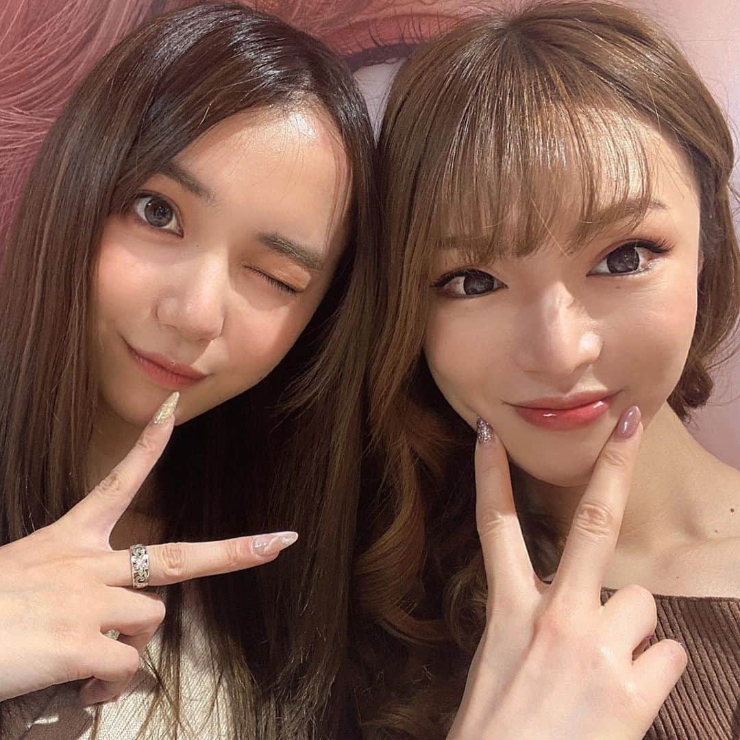 MIYABIのインスタグラム：「． *☼*―――――*☼*――――― ． 17Liveで、ずっと見てたさら姉と会えた✨ ． ． 会った瞬間から、お互いテンション高いし同じような洋服に恋愛話と似過ぎてて楽しい時間だった💋 ． これから、さら姉と新しい事を始めるからお楽しみ✨✨ ． *☼*―――――*☼*――――― ．  #lalah #アレンジ#可愛い#綺麗#お洒落#キャバ嬢#ホスト#六本木 #歌舞伎町#lol#f4f#fashion#makeup#hair#dogstagram#サロンモデル#撮影#style#nail#model#party#美容 #ホステス#travel#art#like4」