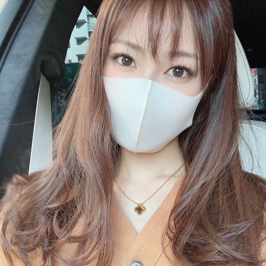 仁藤みさきのインスタグラム：「ずっとグレー系だったけど久々にピンク系にしてもらいました✨✨写真より実際のがピンク感ある 色かわいい❣️ #ピンクベージュ  #ピンク #ヘアカラー」