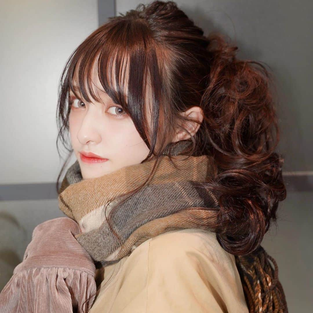 神田麗のインスタグラム：「マフラー×ヘアアレンジ  ALTSさん @alts_hne_design」