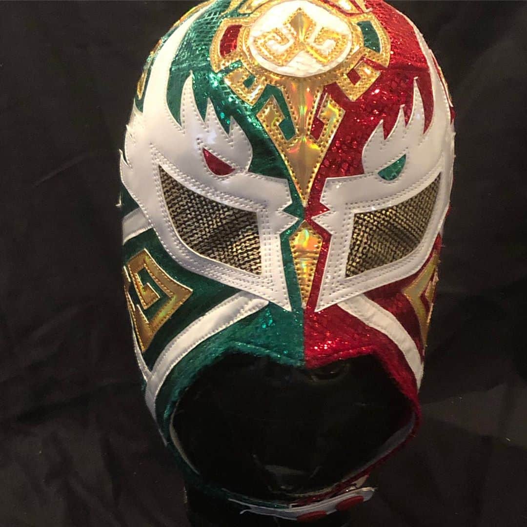 カズ・ハヤシのインスタグラム：「久々に趣味のマスクをアップしてみる。 #shiryu #獅龍 #メキシコ製 のメキシコカラー」