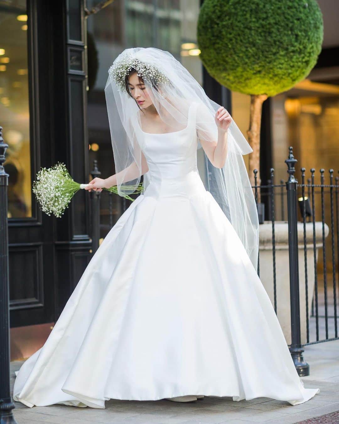 JUNOのインスタグラム：「Photo Wedding﻿ ﻿ ドレスを纏ったときの 胸の高鳴り﻿ 大切な人があなたへ向ける笑顔﻿ 初めて感じるほどの幸せ 自信と誇り﻿ ﻿ すべての女性に﻿ 人生でいちばん美しい 最愛の一日を﻿ ﻿ そんな想いから JUNOのフォトウエディングは生まれました﻿ ﻿ これまで出会った大切な人たちと﻿ 写真を通して幸せをわけあえる喜び﻿ 世界中のアトリエを巡り出会った 本物のドレスを纏って﻿ 大切な人と過ごす最愛の時間﻿ ﻿ そのかけがえのない時間が﻿ 一生あなたの人生を輝かせる瞬間となりますように﻿ ﻿ #inesdisanto﻿ #MARCHESA﻿ #antonioriva﻿ #naeemkhan﻿ #inmaculada﻿ #kennethpool﻿ #zacposen﻿ #juno﻿ #junowedding﻿ #wedding﻿ #weddingdress﻿ #viktorandrolf ﻿ #lenamedoyeff ﻿ #ジュノ﻿ #ウエディング﻿ #ウェディング﻿ #ウエディングドレス﻿ #ウェディングドレス﻿ #ドレス﻿ #プレ花嫁﻿ #2020冬婚﻿ #2021春婚﻿ #福岡花嫁﻿ #東京花嫁﻿ #九州花嫁﻿ #関東花嫁」