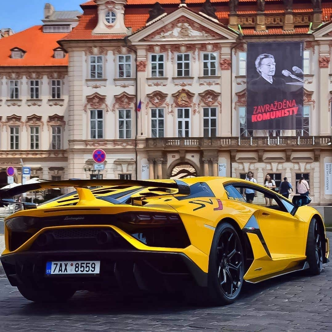 Kik:SoLeimanRTさんのインスタグラム写真 - (Kik:SoLeimanRTInstagram)「@bee_svj Summer throwback 🐝🐝🐝  📸 @alessio_lp670  • • • #beesvj #lamborghini #lamborghiniaventador #lamborghini_daily #lamborghiniaventadorsv #aventador #aventador #supercar #carporn #cars #supercars #carstagram #carinstagram #carstagram #carswithoutlimits #carlife #cargasm #carlifestyle #carsofinstagram #luxury #lifestyle #instacar #luxurycars #automotive #supercarlifestyle」10月25日 16時36分 - carinstagram