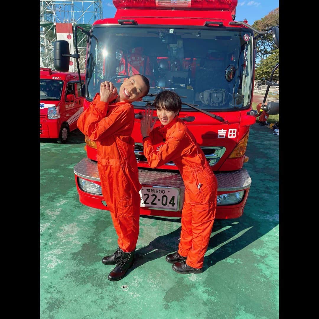 島太星さんのインスタグラム写真 - (島太星Instagram)「フジテレビ 【アンタッチャブルのおバカワいい映像バトル】 の収録でした☺️ ロイくんと救急車の前で‼︎スタイルよすぎっ笑‼︎」10月25日 16時37分 - shimazaki0129