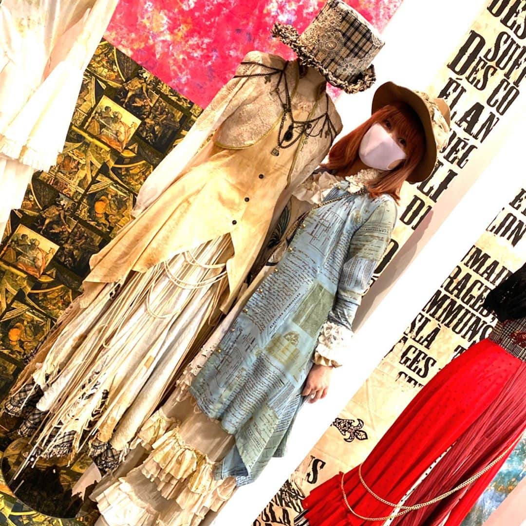石川智晶さんのインスタグラム写真 - (石川智晶Instagram)「石川智晶「衣装展2020」 最終日。 たくさんの方に来て頂いてます。 ありがとう。 #石川智晶衣装展」10月25日 16時39分 - ishikawachiaki