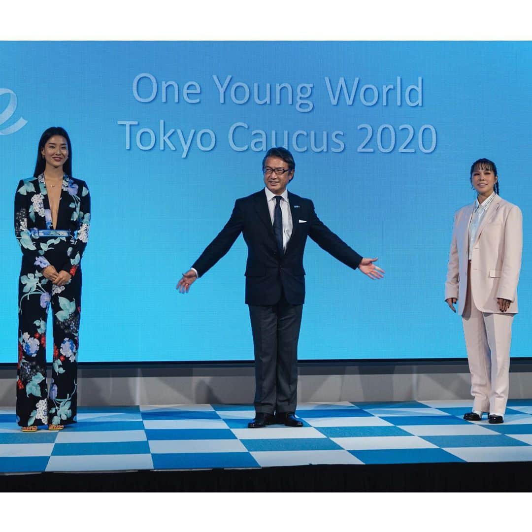 AIさんのインスタグラム写真 - (AIInstagram)「It’s a great honor to be part of #oneyoungworld 🌏Thank you for having me @oywjapan @oneyoungworld @sumire808   とにかく世界中がハッピーになってほしいですね！！！❤️🙏✌️✨⭐️🤝✌️❤️🌍🌎🌏✌️🤝💪✨✌️❤️🌎🌏🌍🤩  #AI  #happiness #peace #ハピネス #世界中にハピネス」10月25日 16時44分 - officialai