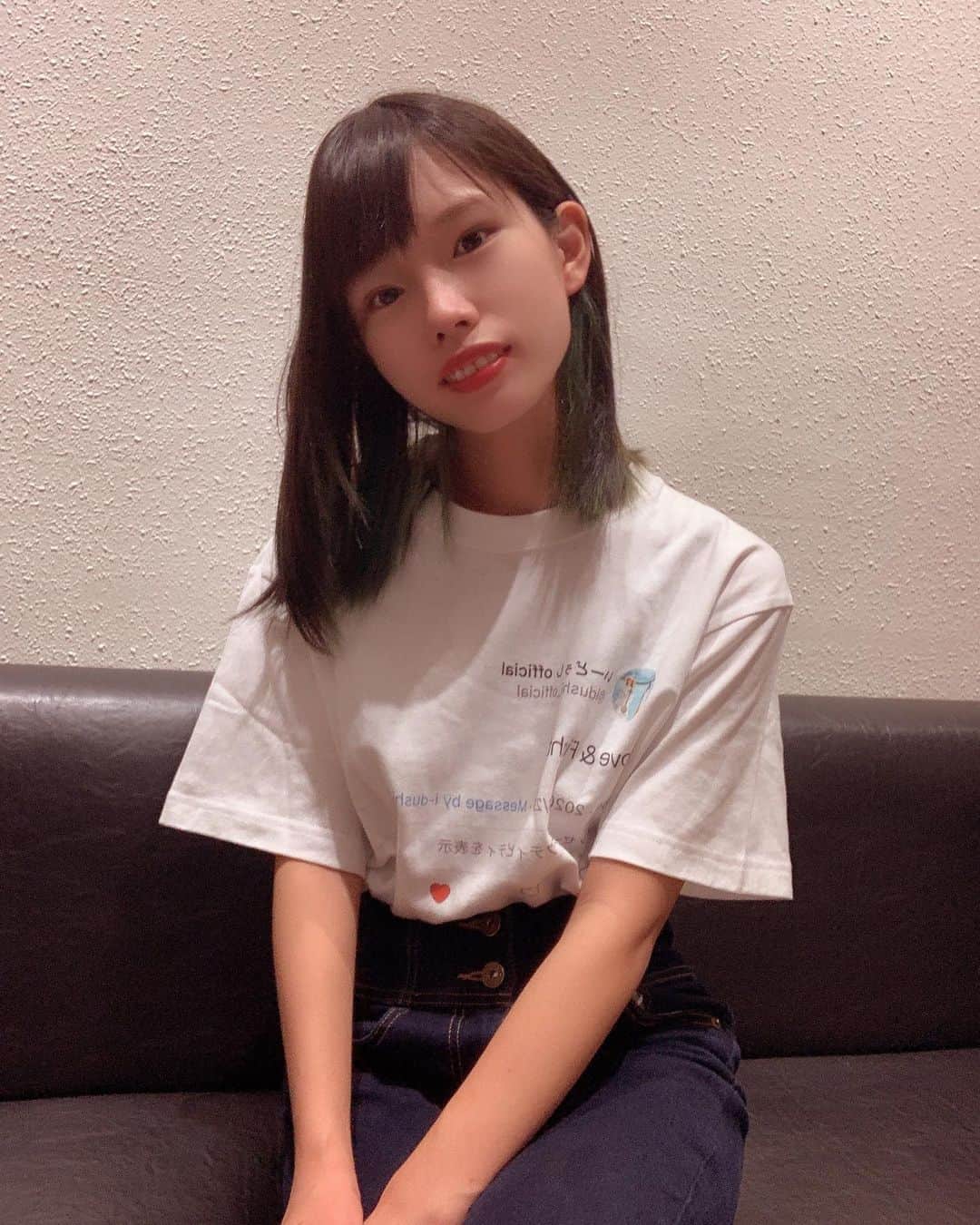 なみなみのインスタグラム：「♪【嬉しいお知らせ】﻿ ﻿ 今夜のオンラインライブ後20:00〜﻿ 新しいグッズの販売スタートです👒﻿ ﻿ コロナでなかなかファンのみんなに会えない時期が続いてる中だけど、﻿ 『Love & Fight』〜愛を持って戦おう〜﻿ という意味が込められています☺️﻿ 今回はかーなーがnewグッズを考えました！﻿ ﻿ 今私の中で1番のお気に入りTシャツです💡﻿ ﻿ みんなでおそろにしよーね💚﻿ URLはストーリーに貼っておくね🦋  #いーどぅし」