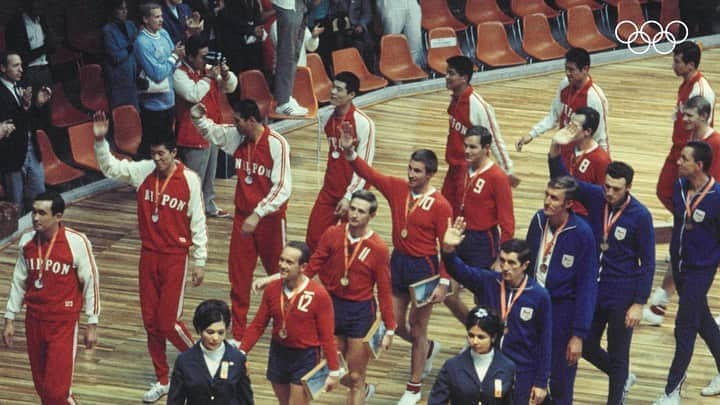 国際オリンピック委員会さんのインスタグラム写真 - (国際オリンピック委員会Instagram)「52年前の今日、 #Mexico1968 男子バレーボールで日本はブルガリアに3-0で勝利し銀メダルを獲得🥈」10月25日 17時03分 - gorin