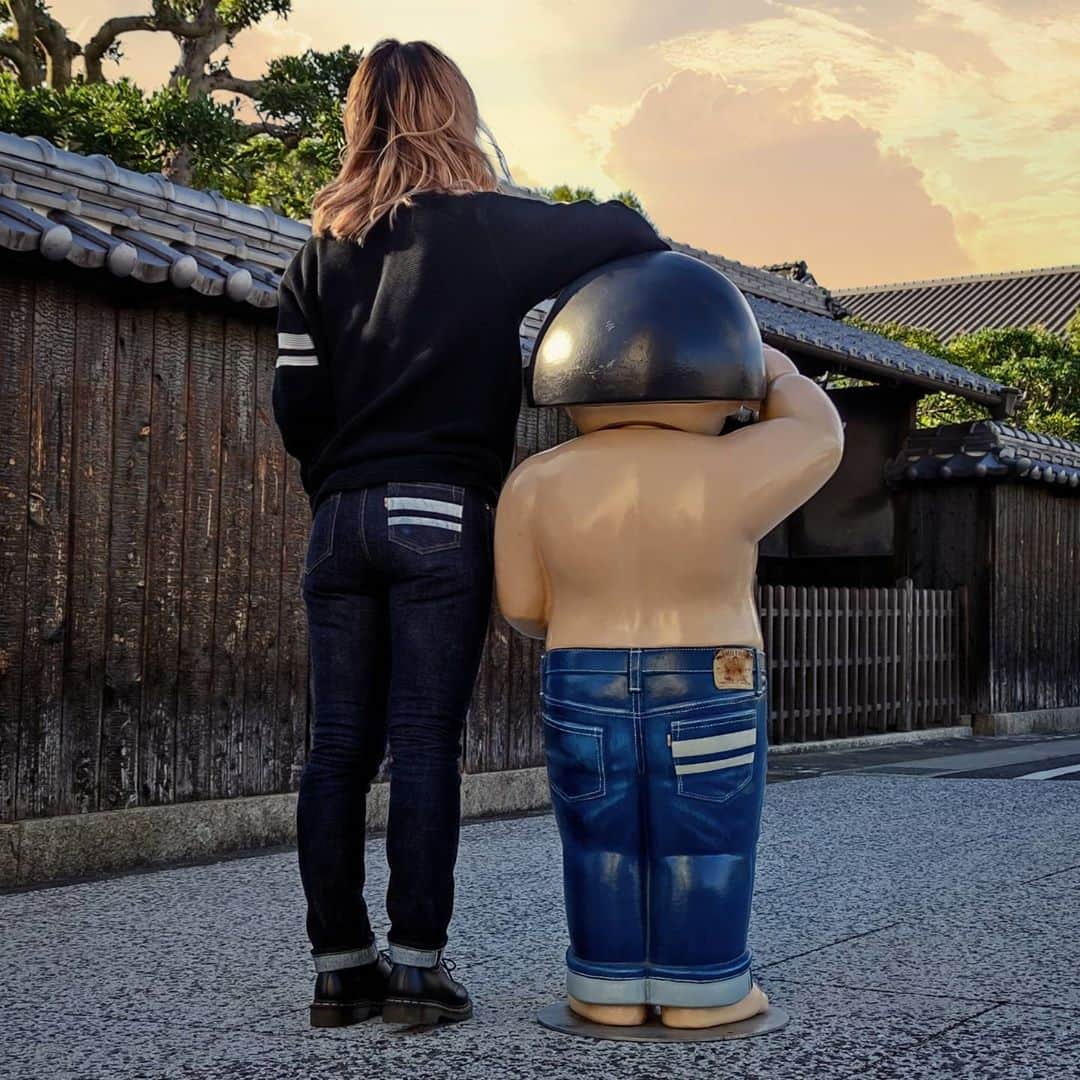 momotarojeansのインスタグラム：「Mr. and Mrs.MOMO say goodbye to sweet  Sunday.」