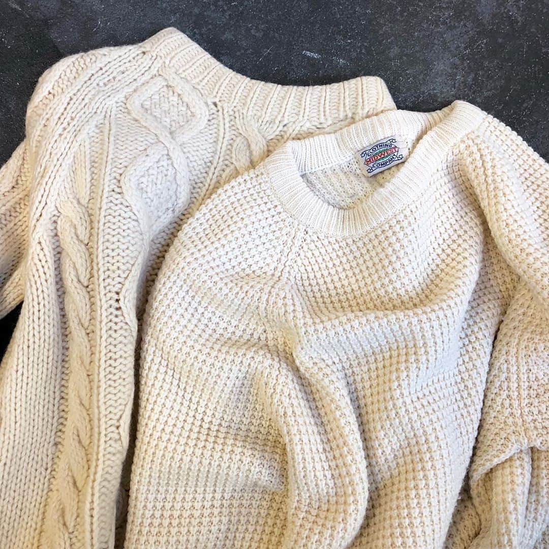 NUTTY Vintage&Collectibleのインスタグラム：「🍃RECOMMEND ITEM🍃  ☑︎old white knit sweater  人気のもちもちの手触り着心地の良いニットセーター。 バイヤー厳選の、可愛い子たちを入荷しております♡  💌DMより詳細/通販承っております💌  ------------------------------------ 🛍NUTTY通販について🛍 ------------------------------------- ＜ONLINE STORE＞ VINTAGE▶︎http://nutty.theshop.jp/ USED SELECT▶︎https://nuttyselect.official.ec/ （プロフィールページURLよりjump🕊） ㅤㅤㅤㅤㅤㅤㅤㅤㅤㅤㅤㅤㅤ ＜VIDEO CHAT SHOPPING＞ テレビ電話をお繋ぎして、リアルタイムでご案内いたします。詳細は過去の投稿をご覧ください。」