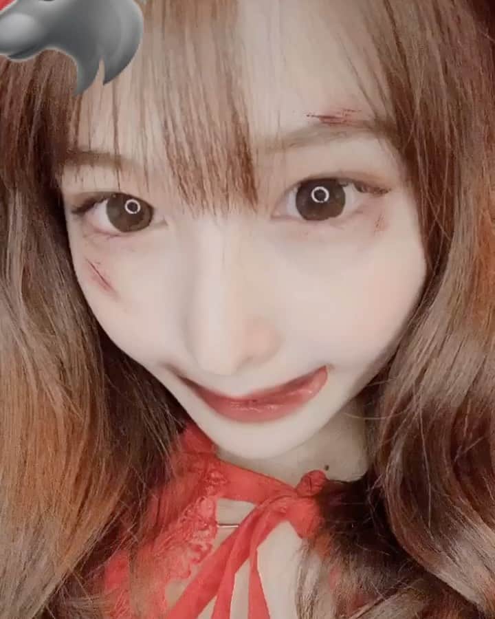 伊藤朱里のインスタグラム：「リゼクリニック(@rizeclinic)様との最後のコラボ企画です！ もうすぐハロウィンということで仮装してみました🎃🦇🕸  赤ずきんに変身🐺❤  Ray掲載権をかけてTwitterでRT数を競ってます！RTよろしくお願いします🙏🥺 引用リツイートは無効です😭 #リゼハロウィン #リゼクリニック #恐ろしいほどリゼで美しく https://bit.ly/3glvixj」