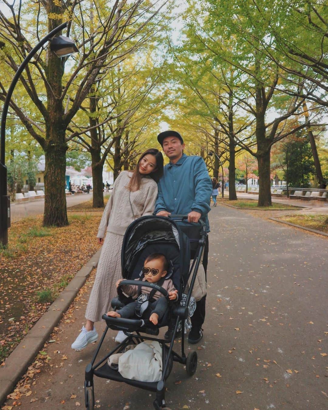 佐野真依子さんのインスタグラム写真 - (佐野真依子Instagram)「楽しかった従姉妹家族と 週末ピクニック🌾 大好きな紅葉の 季節がやってきた🙈🍁 広ーい原っぱでてちてち できて楽しそうだった息子🐒」10月25日 17時15分 - sanomaisanomai