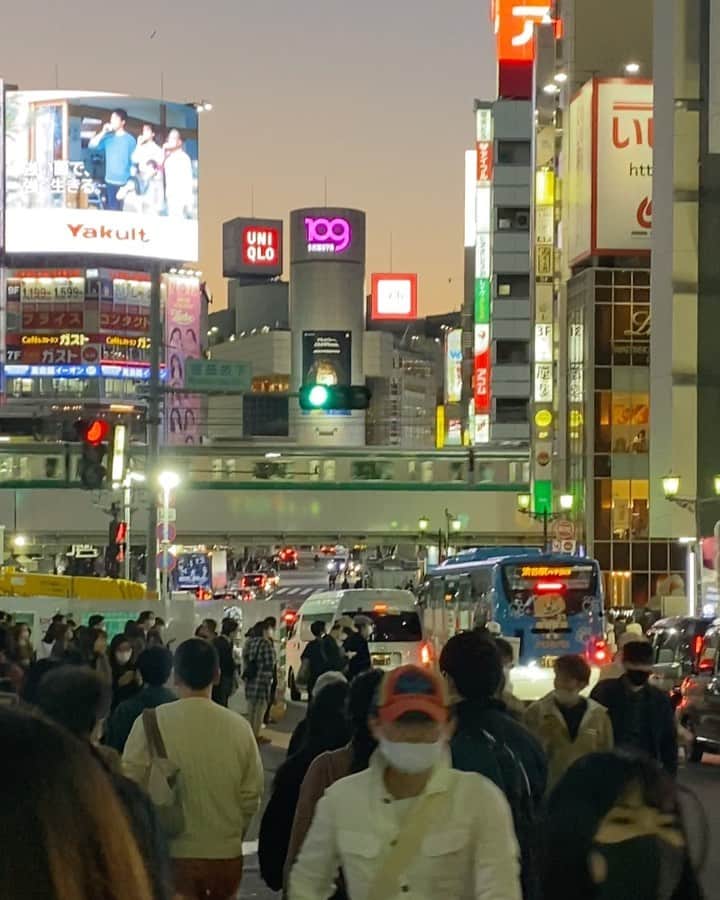 東京DANDYのインスタグラム：「Not been through Shibuya on a weekend in a while but it feels much like it would have done pre-COVID (with the exception of 99% of people wearing masks) #iphone11pro #shibuya #tokyo」