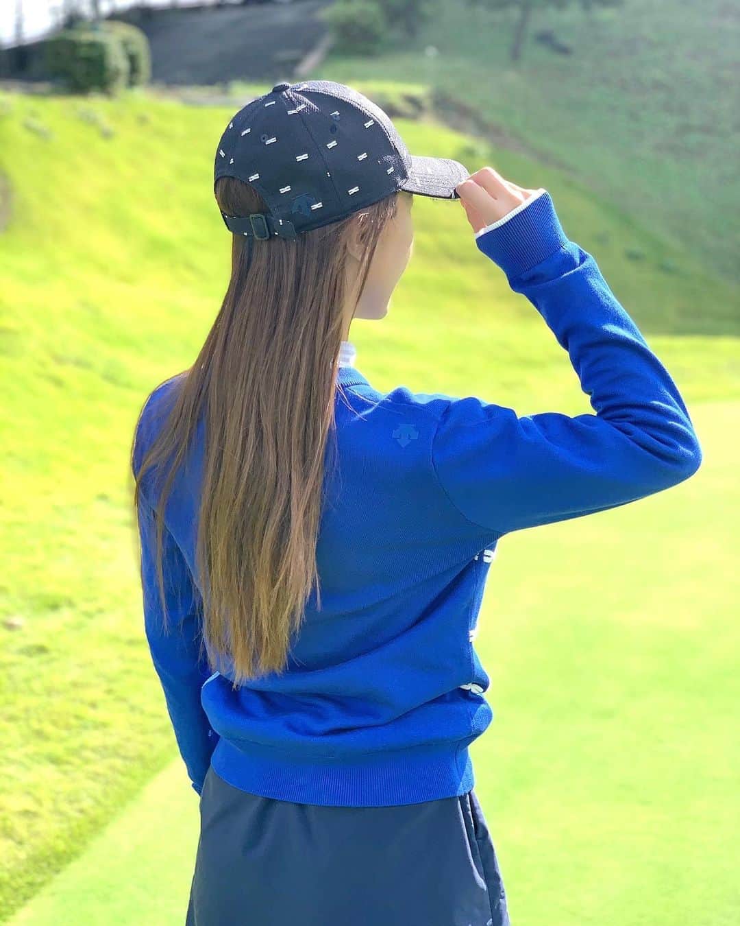 ひかりさんのインスタグラム写真 - (ひかりInstagram)「やっぱりブルーが1番好き☺️⛳️ @srixonbydescente   #ゴルフ場#gtバーディーズ #ゴルフトゥデイバーディーズ #gtバーディーズカップカップ#ゴルフ女子#golftoday #ゴルフ#golf#ゴルフトゥデイ#スポーツ女子#japanesegirl #ゴルフ日和#golfwear #スリクソン#srixon#japan」10月25日 17時28分 - piiiiiii_k