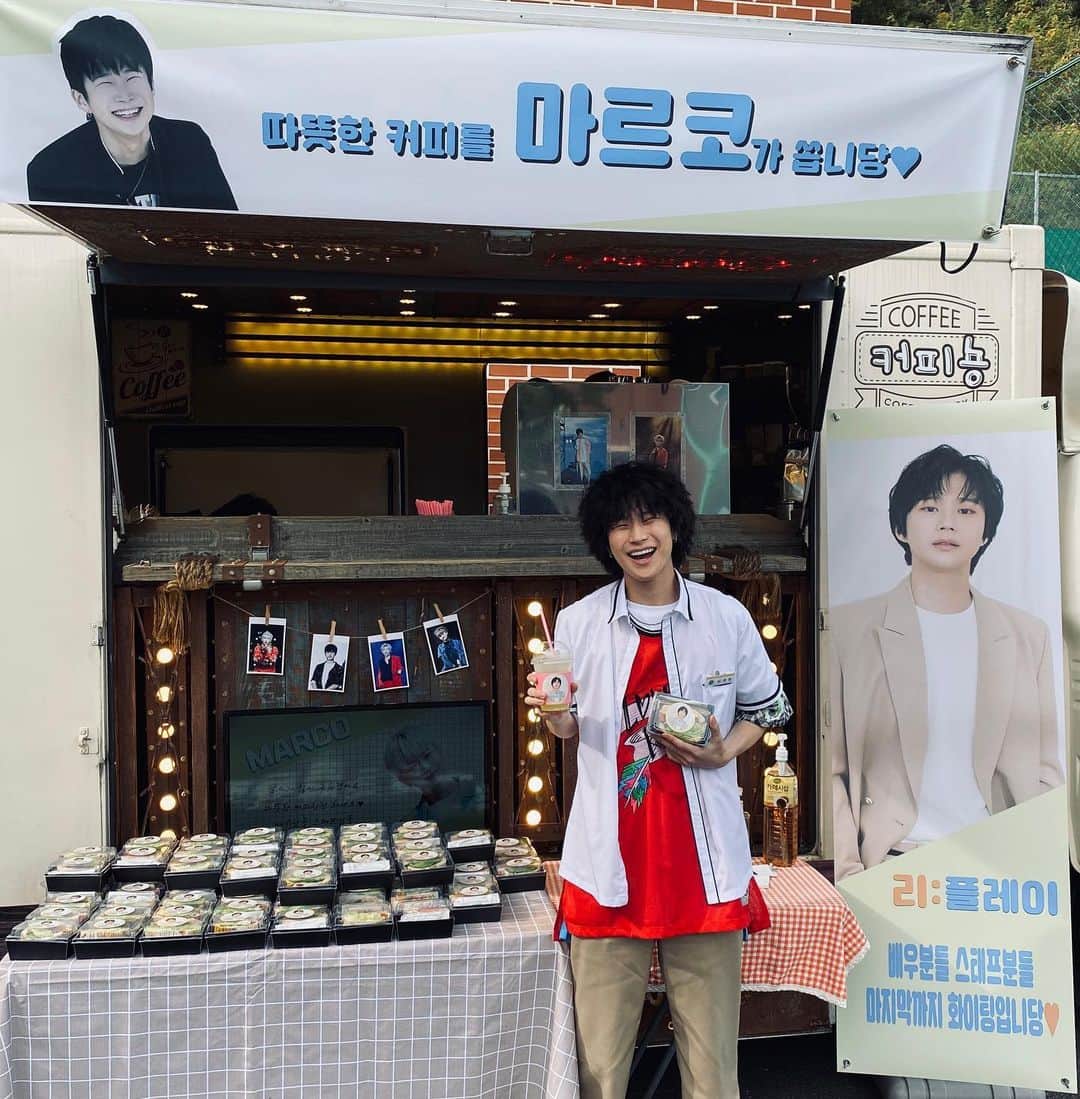 マルコのインスタグラム：「마르코가 쏩니다🤟」