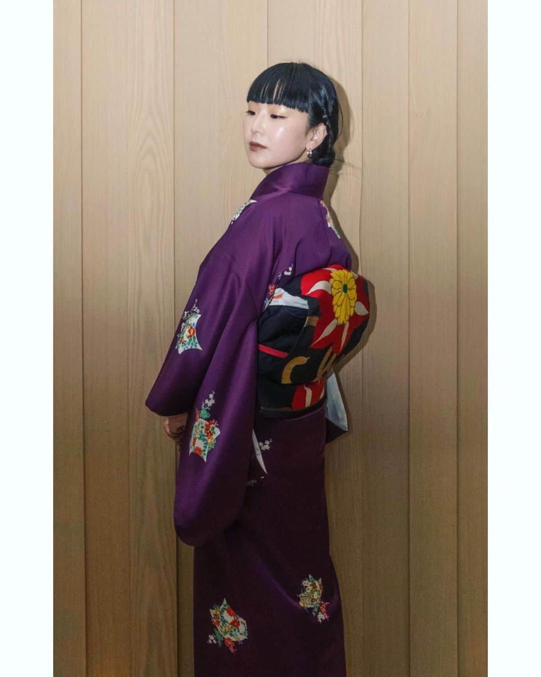 Young Juvenile Youthのインスタグラム：「自分で着付け出来たら楽しいだろうな。 ありがとうYULIA先生♥️👘 @mademoiselle_yulia」