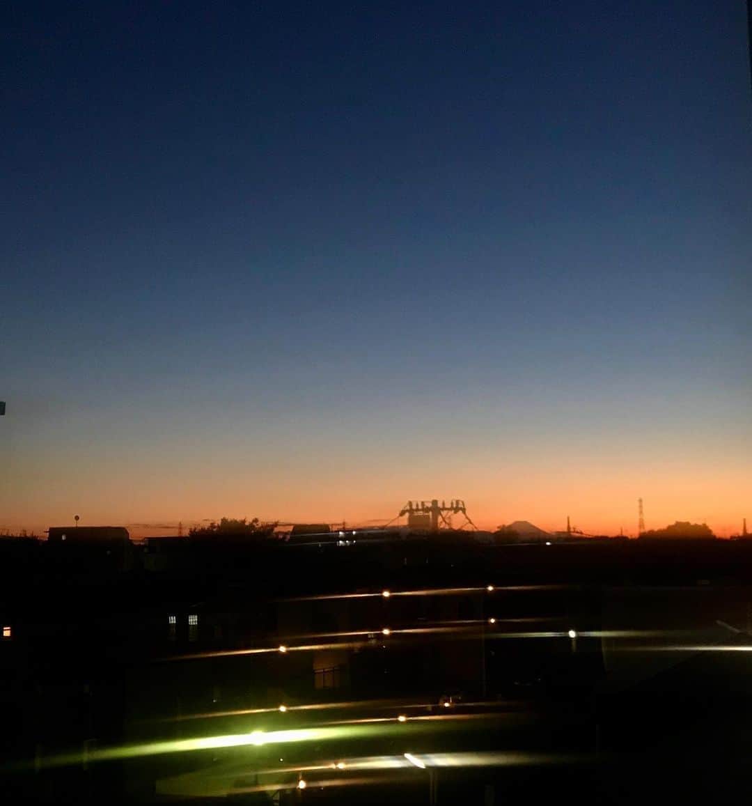アヤメのインスタグラム：「As long as I can see the beautiful sunset here🗻 #mtfuji #sunsetoftheday #sunsetspot #夕焼け空 #富士山」