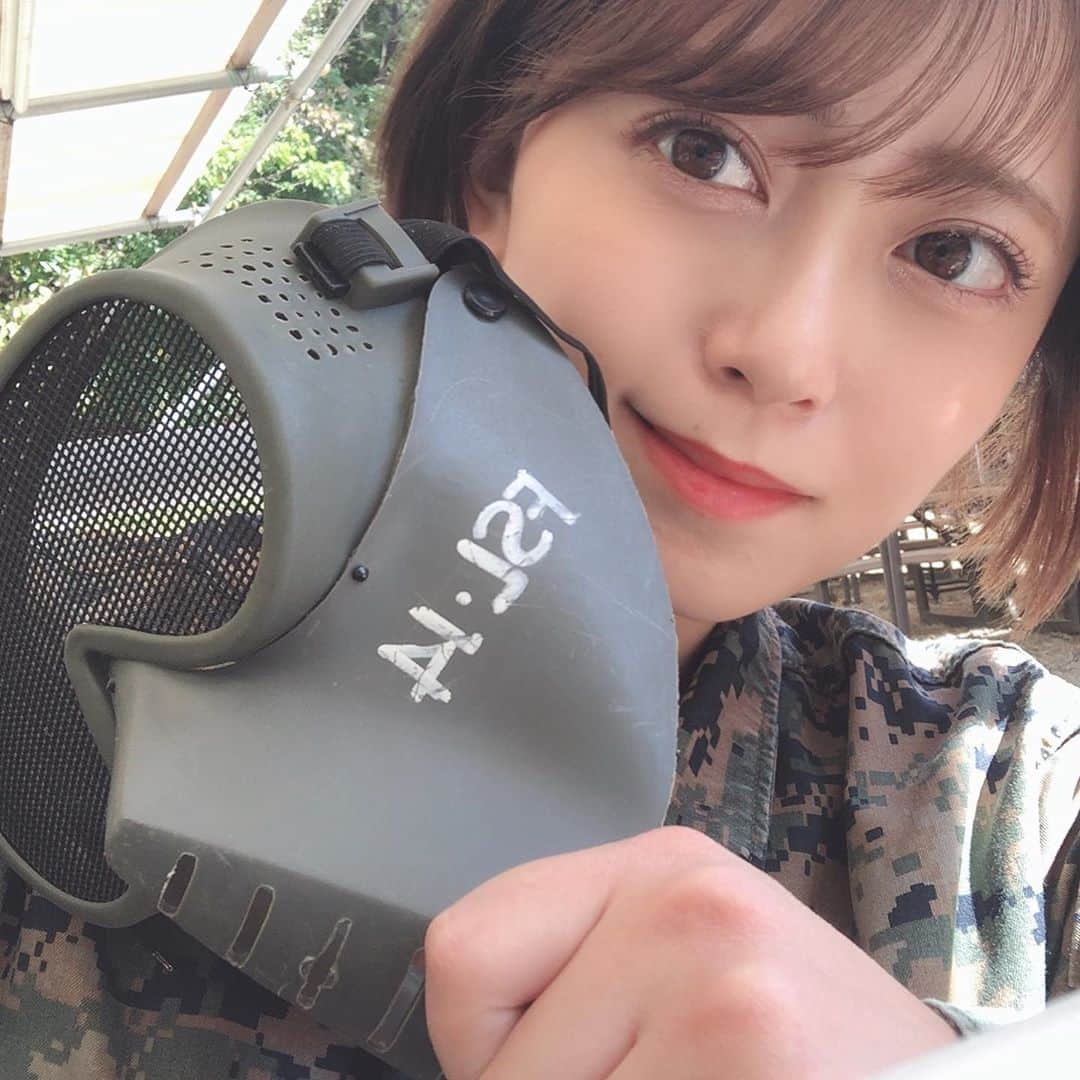 岩花詩乃さんのインスタグラム写真 - (岩花詩乃Instagram)「この前サバゲー行ってきた🔫 外でしたのは何年かぶりだったけど、やっぱり外楽しい、、、 広いから、銃重いのに走りまくってていい運動になりました😇 * * #サバゲー#サバゲー女子」10月25日 18時01分 - iwahanashino0401