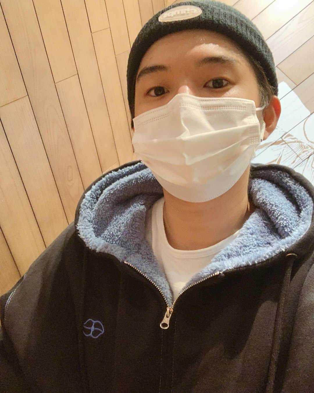 のインスタグラム：「오랫만에 #selfie  날이 갑자기 추워져요 다들 건강 잘 챙기셔요!😷」