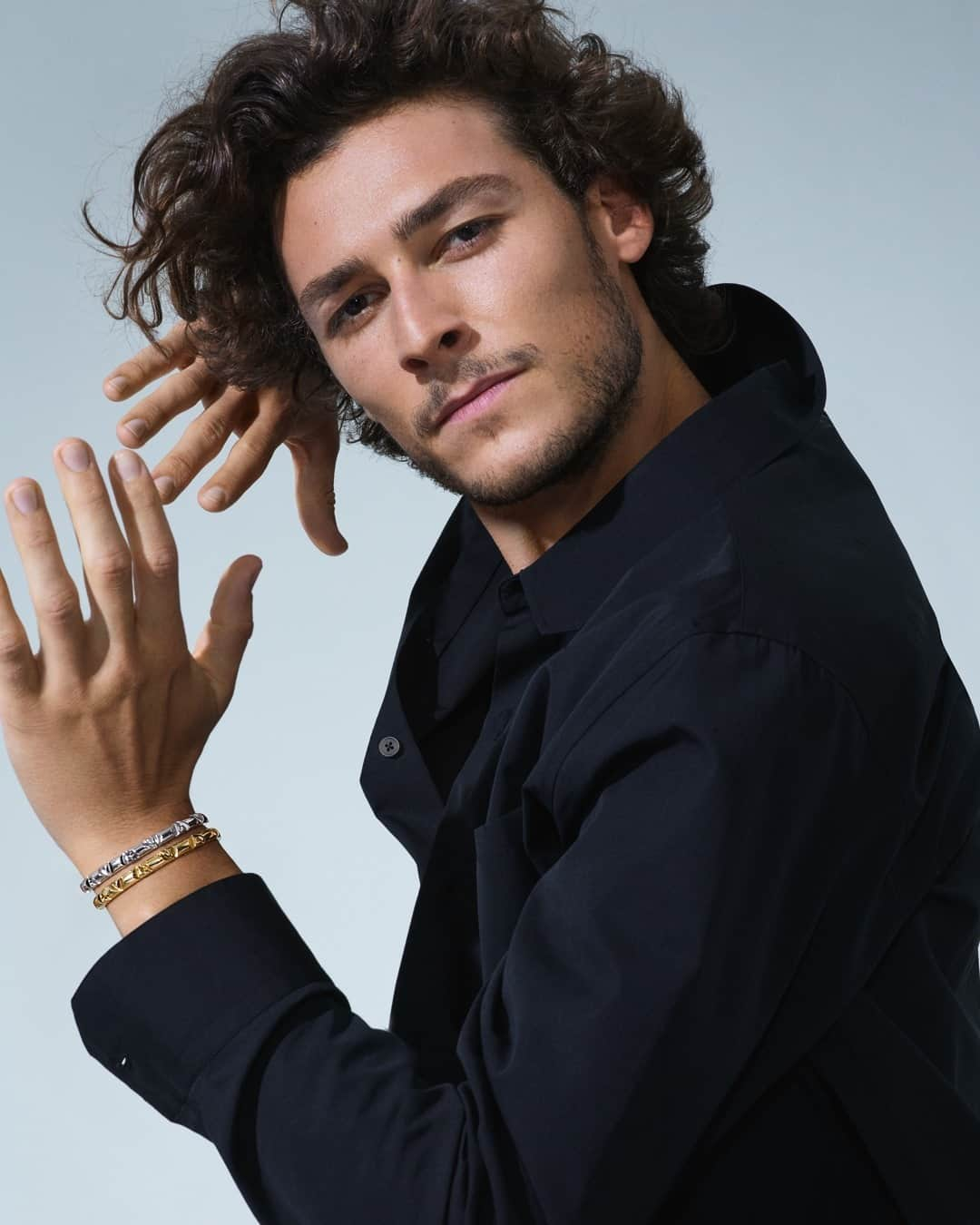 ルイ・ヴィトンさんのインスタグラム写真 - (ルイ・ヴィトンInstagram)「The movement of #HugoMarchand. The French Principal Dancer mixes and matches pieces from the unisex #LVVolt Collection. Explore #LouisVuitton’s new Fine Jewelry line via link in bio.」10月25日 18時00分 - louisvuitton