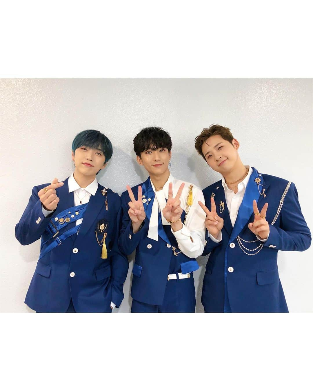 B1A4さんのインスタグラム写真 - (B1A4Instagram)「201025 인기가요 📸 ⠀ 동화 속에서 튀어나온 듯한 B1A4왕자님들🤴 무도회에서 만난다면 이런 모습이지 않았을까요⁉️ 오늘 무대도 최고👍 ⠀ #B1A4 #영화처럼 #Origine」10月25日 18時10分 - b1a4ganatanatda