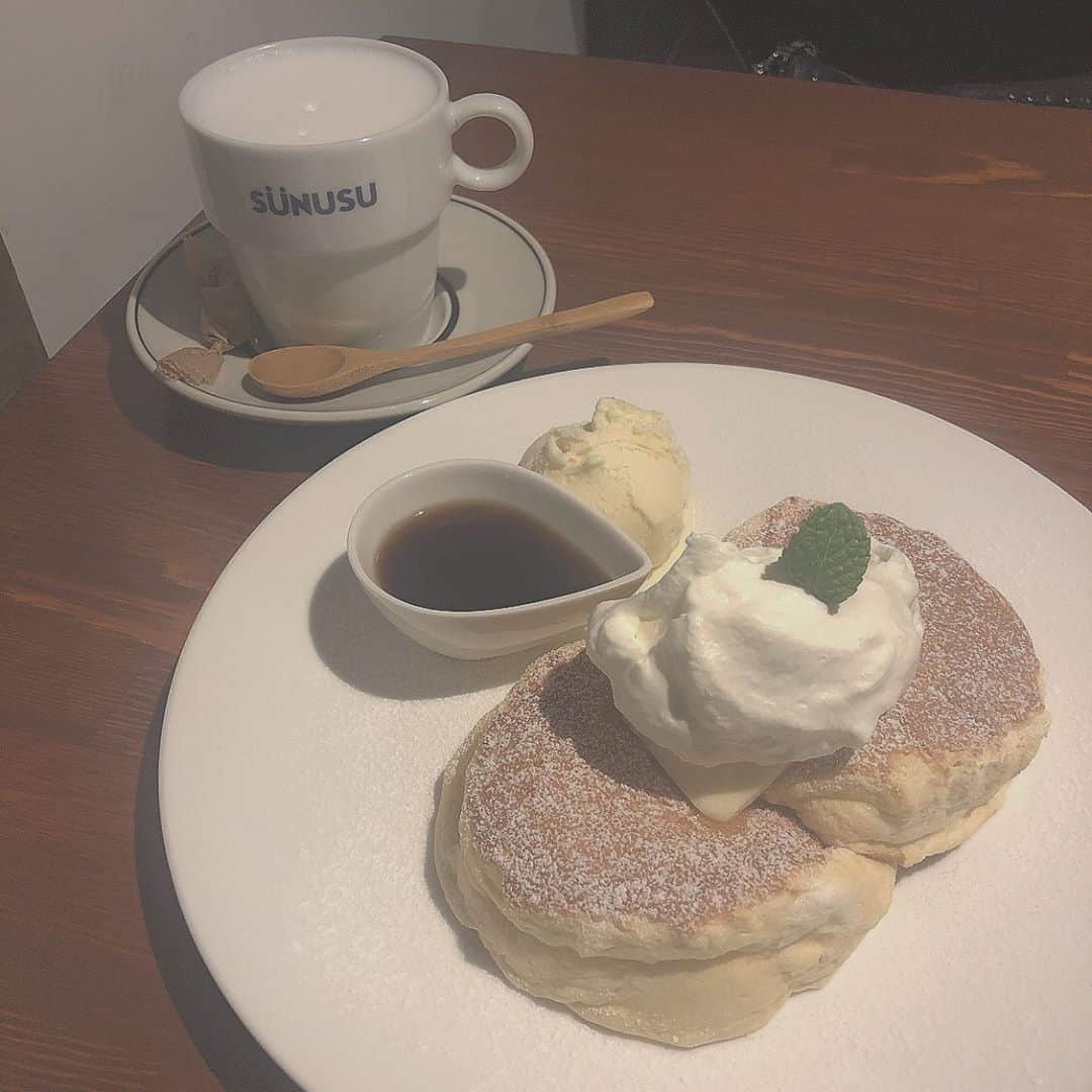 EbataNana のインスタグラム：「. . . そろそろフィード投稿しないと怒られそうだから。。笑 (最後の投稿２ヶ月前😌) . このパンケーキおいしかった🍴 . . DMたくさんありがとうございます☺︎ 返すの追いついてないけど頑張って返してます…！！ごめんなさい😢 まだまだがんばるのでこれからもよろしくお願いします🥰 . #北海道カフェ #パンケーキ #cafestagram  #cafe #pancakes  . #カフェの場所忘れました」