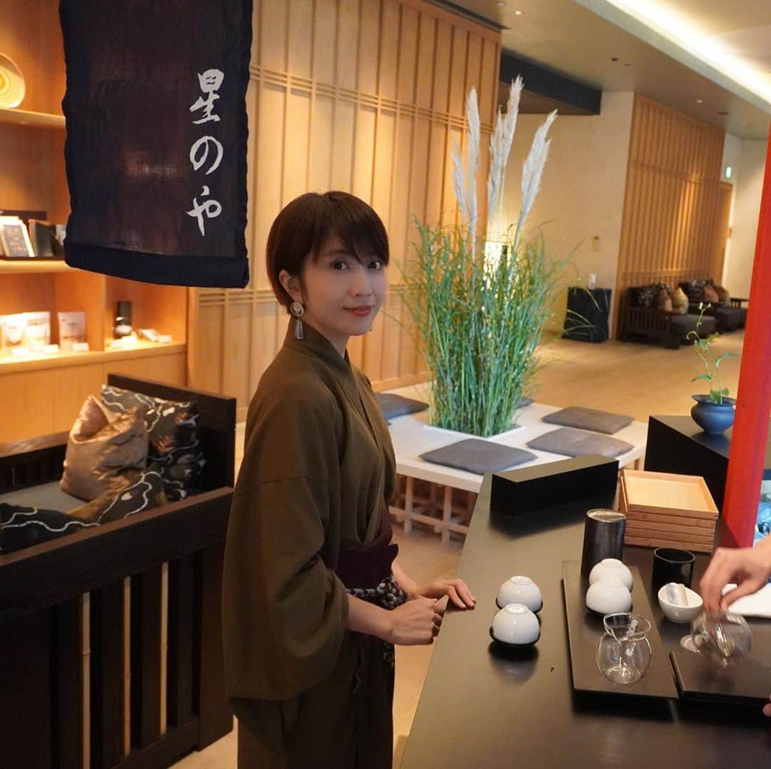 渡辺由布子さんのインスタグラム写真 - (渡辺由布子Instagram)「🌕🐇🎑🍶🍡  📍 @hoshinoya.official #TOKYO #🇯🇵   #日本再発見 #東京再発見 #マイクロツーリズム #星野リゾート  #星のや #温泉旅館  #温泉旅行  #中秋の名月  #十五夜  #室礼  #WorldsBestHotels #Hoshinoya  #staycation #hotelstay  #hotels #hoteltour  #TokyoTrip #DiscoverTokyo  #TravelWriter  #♨️」10月25日 18時18分 - watanabe_yuko