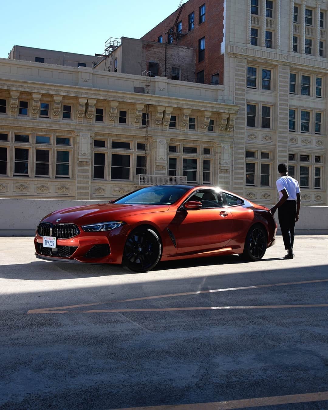 BMWのインスタグラム：「Yes, you can touch this. The BMW 8 Series Coupé. #THE8 #BMW #8Series  __ BMW M850i xDrive Coupé: Fuel consumption in l/100 km (combined): 10.0–9.9. CO2 emissions in g/km (combined): 227–224. Further information: www.bmw.com/disclaimer.  	 Acceleration (0-100 km/h): 3.7 s. Power: 390 kW, 530 hp, 750 Nm. Top speed (limited): 250 km/h.」