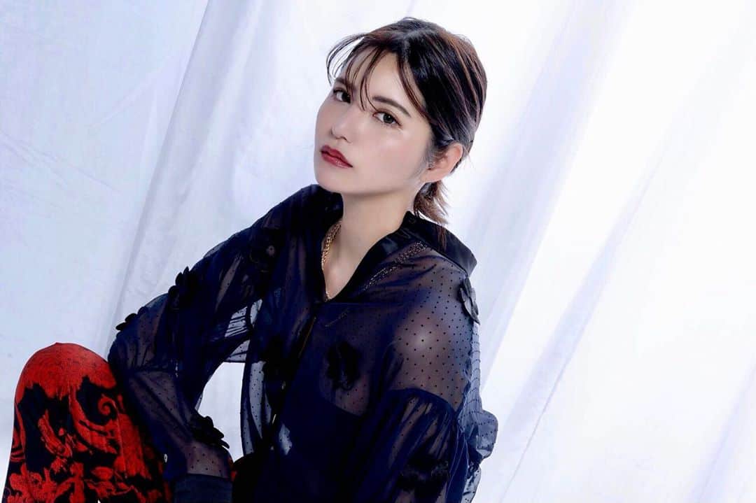 のインスタグラム：「いつかの撮影📸 最後に衣装さんの私服借りて 撮ってもらいました🔥」