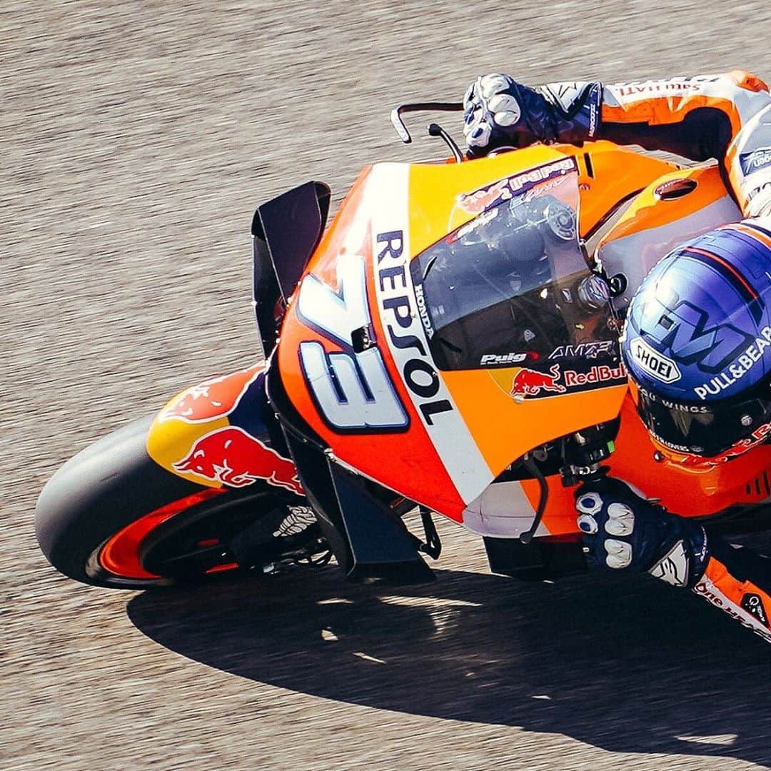 レプソル・ホンダのインスタグラム：「7️⃣3️⃣ from above  ⠀⠀⠀⠀⠀⠀⠀⠀⠀ #AlcanizGP #TeruelGP #MotoGP #AM73 #AlexMarquez #Repsol #Honda #RepsolHonda #HRC #RC213V #ThePowerOfDreams #Racing #Motorcycle #Team #OneHeart」