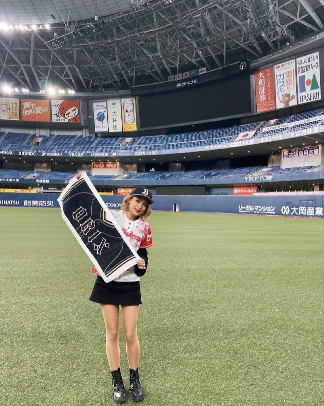 えまぽち(穂波エマ)のインスタグラム：「野球girlになってきました！ 似合ってるー？？⚾️  #野球女子  #オリ姫 #Bs2020 #ORIX #buffaloes #プロ野球 #美少女図鑑アワード2020」
