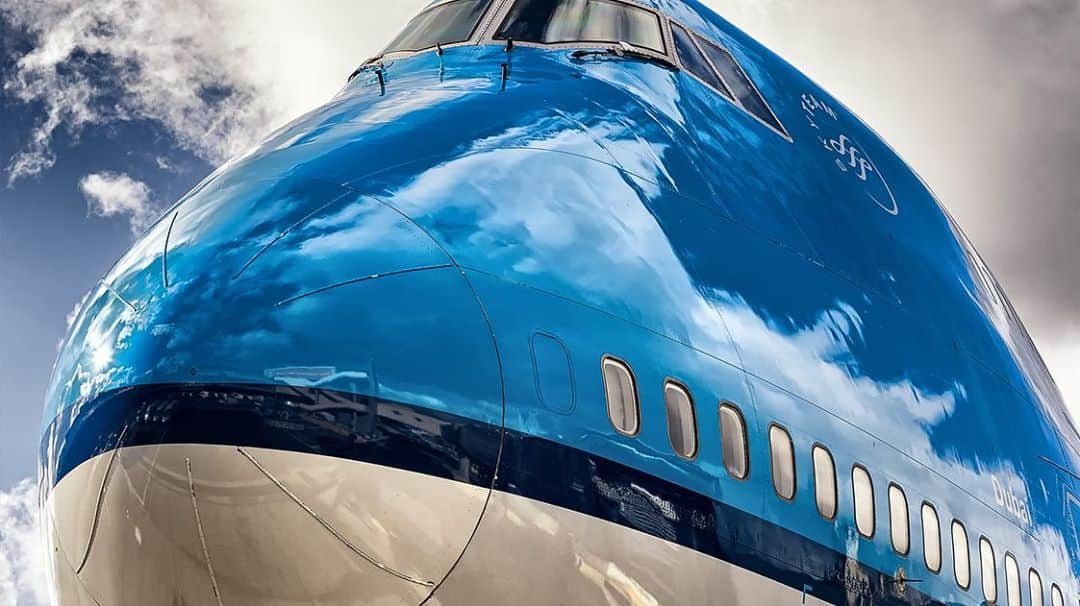 KLMオランダ航空さんのインスタグラム写真 - (KLMオランダ航空Instagram)「An ode to the 747! Thank you for being our Queen. 👑✈️ #KLM #747 #Boeing747 #Queen  📸 by Martijn de Heer, Hans Hagebout, Andres Bolkenbaas, Mark Wagtendonk, Jelle Harberts, Andres Bolkenbaas, Feike Westenbroek, Daan van der Heijden, Martijn de Heer, Rutger Smulders.」10月25日 18時34分 - klm