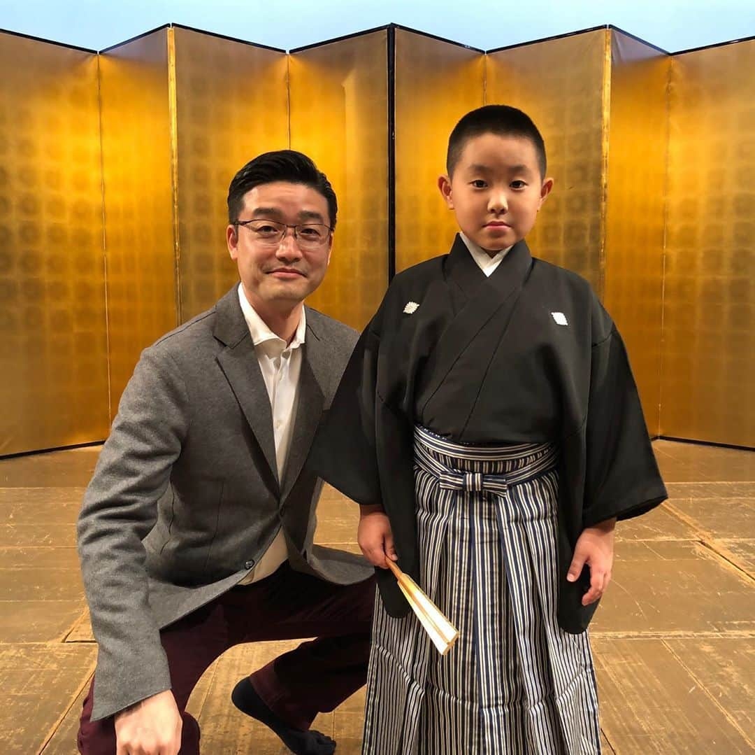 尾上菊之丞さんのインスタグラム写真 - (尾上菊之丞Instagram)「今日は京都です。 尾上京さんの勉強会に出演させていただきました！ 先斗町歌舞練場で踊らせていただくのも2年ぶりかな。京都での私のホームグラウンドです。雰囲気があって舞台に立つととても気持ちいい劇場です。 風通しも良く少し寒いくらい（苦笑）  尾上京さんは、幼少の頃から姉と三人姉弟のように育ちました。同志であり家族であります！今では京都で大勢のお弟子さんの指導にあたっており、今日はその発表会。出演したお弟子さんたちも日頃の稽古の成果を存分に見せてくれました。超若手も育ってきております！嬉しく頼もしい！  #尾上菊之丞 #尾上京 #尾上流 #先斗町 #日本舞踊 #発表会 #京都 #歌舞練場」10月25日 18時39分 - kikunojoonoe3