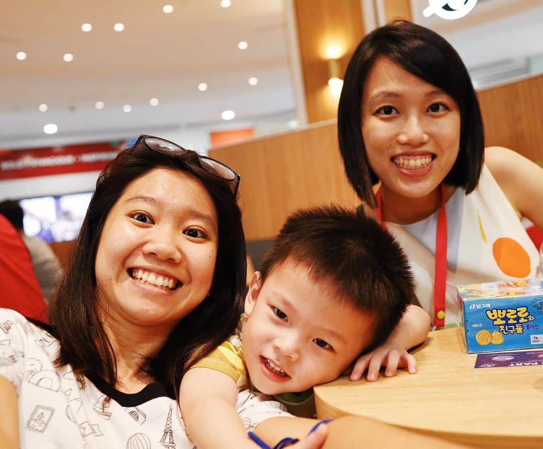 ジャニス・ウン・リーのインスタグラム：「❣️Sun-Day out with didi and mummy cheong! 🥰 @rene_cheong」