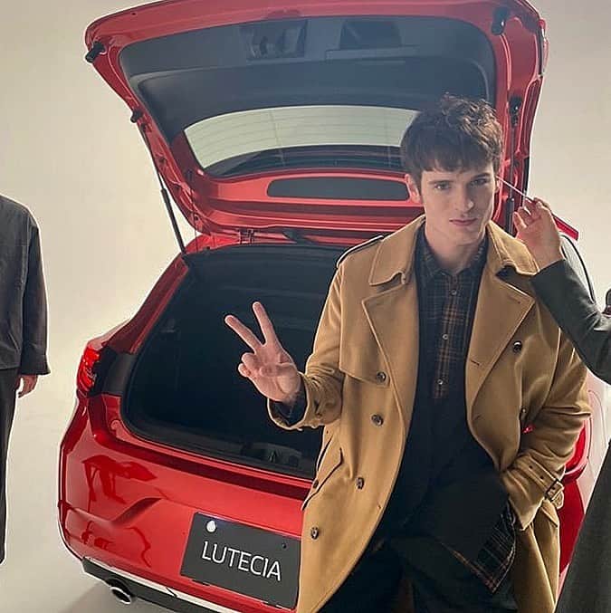 Anton Wormannのインスタグラム：「RENAULT Lutecia x Ezumi 🚗✌️🚗 First ever 3D shooting out now! 🎬😍 人生で初めての3d/VR撮影でした、ありがとうございました☀️ #Renault #Lutecia #Ezumi #Imagemodelstokyo #VR #3D」