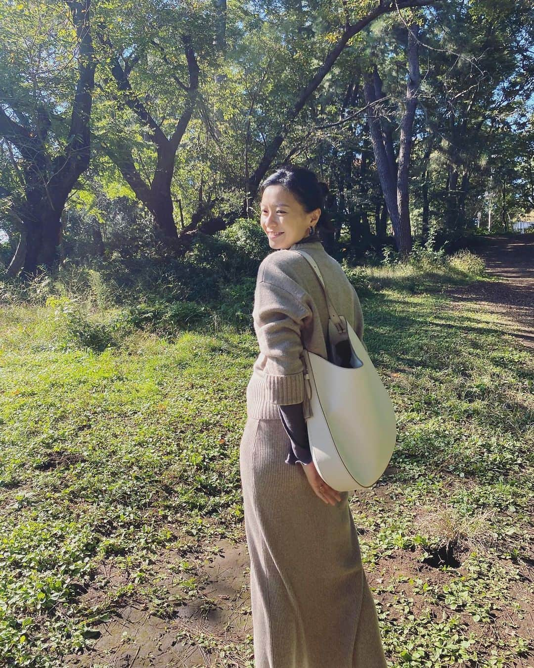 榮倉奈々さんのインスタグラム写真 - (榮倉奈々Instagram)「緑を求めて遥々と…🌳 週末に天気がいいと、とても嬉しい(^^)♡」10月25日 18時42分 - nana_eikura