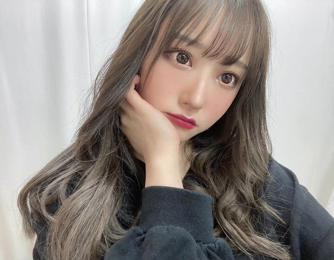 おもてちゃんのインスタグラム：「. 顔〜😸❣️❣️」