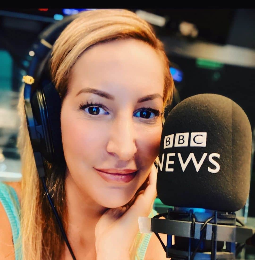 ローラ・プラデルスカさんのインスタグラム写真 - (ローラ・プラデルスカInstagram)「Live now on @bbc5live @thewhitmore show 🤍」10月25日 18時53分 - lpradelska